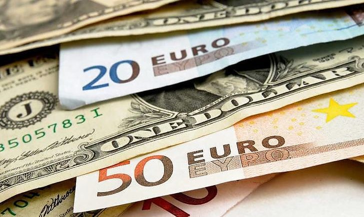 Скільки коштує долар і євро 4 грудня в Україні
