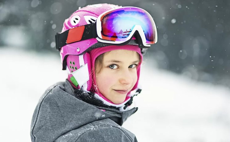 Огляд популярних моделей гірськолижних шоломів для зимового відпочинку