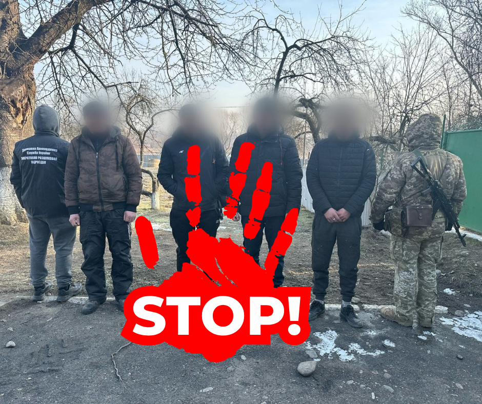 Вів до ЄС, але не довів: на Закарпатті зловили 19-річного «провідника» з групою нелегалів біля кордону (ФОТО)