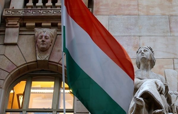 Міністр економіки Угорщини Мігай Варґа в інтерв’ю часопису Heti válasz заявив, що уряд має спростити процедуру видачі дозволів на працевлаштування громадянам сусідніх держав, які не є членами ЄС.