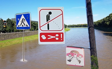 Дорожні знаки є у всьому світі. Вони допомагають людині орієнтуватися на місцевості, знайти підходяще місце, або навпаки - уберегтися від небезпеки.
