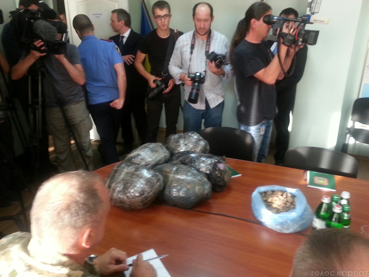 Стоимость партии контрабандного янтаря, который сегодня изъяли закарпатские налоговики, составляет 4,5 млн. гривен, что является эквивалентом стоимости БТР.