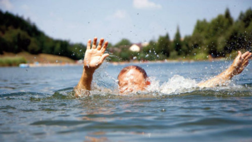 На Закарпатье в р.Тересва купаясь, скорее всего, утонул маленький мальчик.