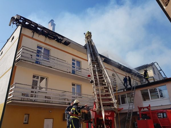 Рятувальники ліквідували пожежу в готельному комплексі 28 березня о  15:24 в оперативно-рятувальну службу надійшло повідомлення про пожежу в с. Поляна Мукачівського району. 