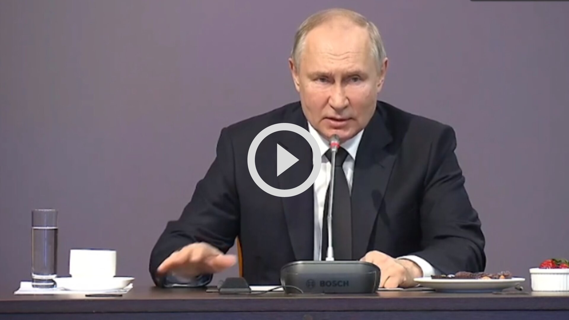 Президент РФ Володимир Путін зробив багато заяв про війну проти України.