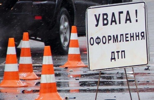 Фатальна дорожньо-транспортна пригода сталася 31 жовтня близько 00.50 на 145 км автодороги Київ-Чоп, поблизу повороту в с. Камянку.
