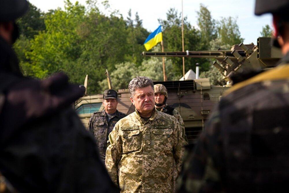 Президент України наказав Міністрові оборони направити в район проведення АТО для проходження військової служби військових комісарів районів, міст, областей і столиці.