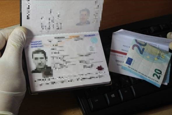 Направляясь в Украину автомобилем марки «Ауди», 60-летний иностранец попытался пересечь границу без страхового сертификата «Зеленая карта».