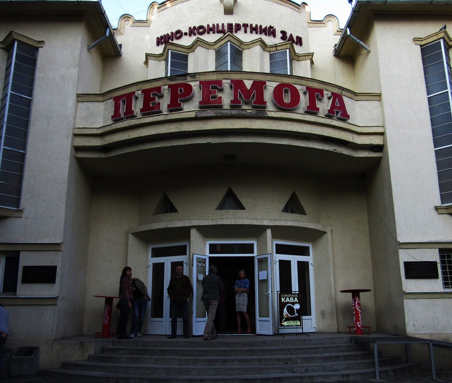 Сейчас кинотеатр снова принимает посетителей. Соответствующую информацию Голоса Карпат подтвердил и арендатор здания Владимир Шубец.