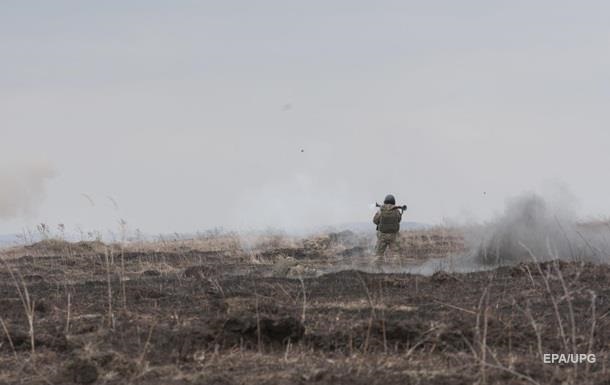 За минулу добу, 9 квітня, сепаратисти 44 рази обстріляли позиції українських військових на Донбасі. Двоє бійців ЗСУ отримали поранення, передає прес-центр штабу АТО.
