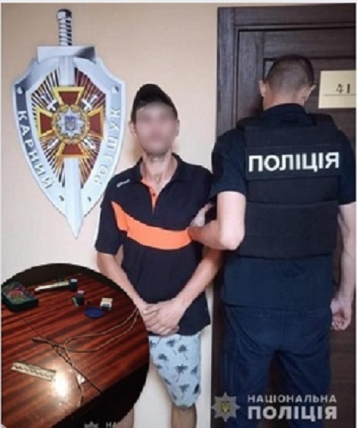Співробітники Ужгородського районного управління поліції розшукали 37-річного зловмисника, який викрав мобільні телефони з чужого помешкання. За даним фактом відкрито кримінальне провадження.