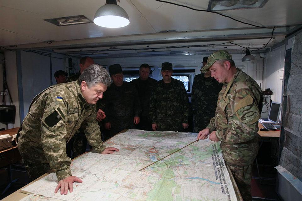 Президент Петро Порошенко швидше за все накаже військовим почати відведення важкого озброєння на Донбасі згідно з угодами від 12 лютого.

