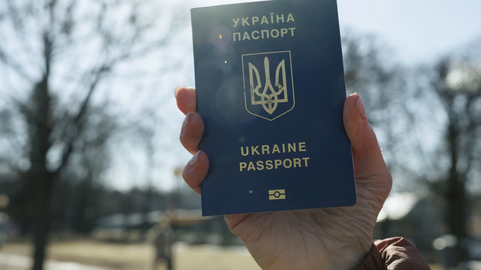 Одна з країн ЄС готує зміни для українців: що на них чекає