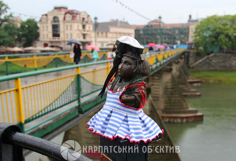Ужгородську Свободку приоділи до професійного свята морської професії, а саме – сьогодні, 25 червня, відзначається міжнародний День моряка. 