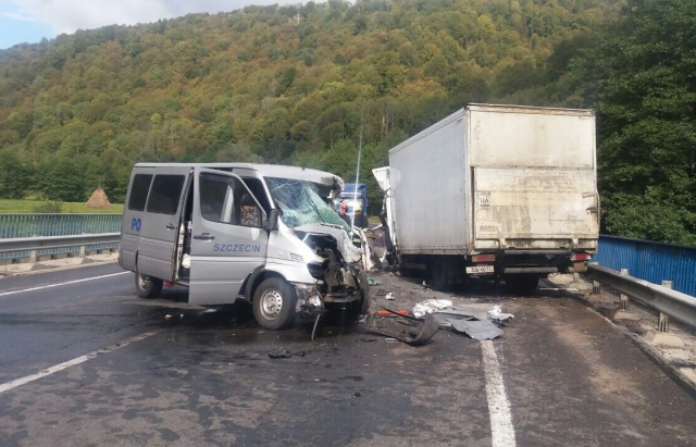 Авария произошла сегодня трассе Киев-Чоп послеобеденной поры. 