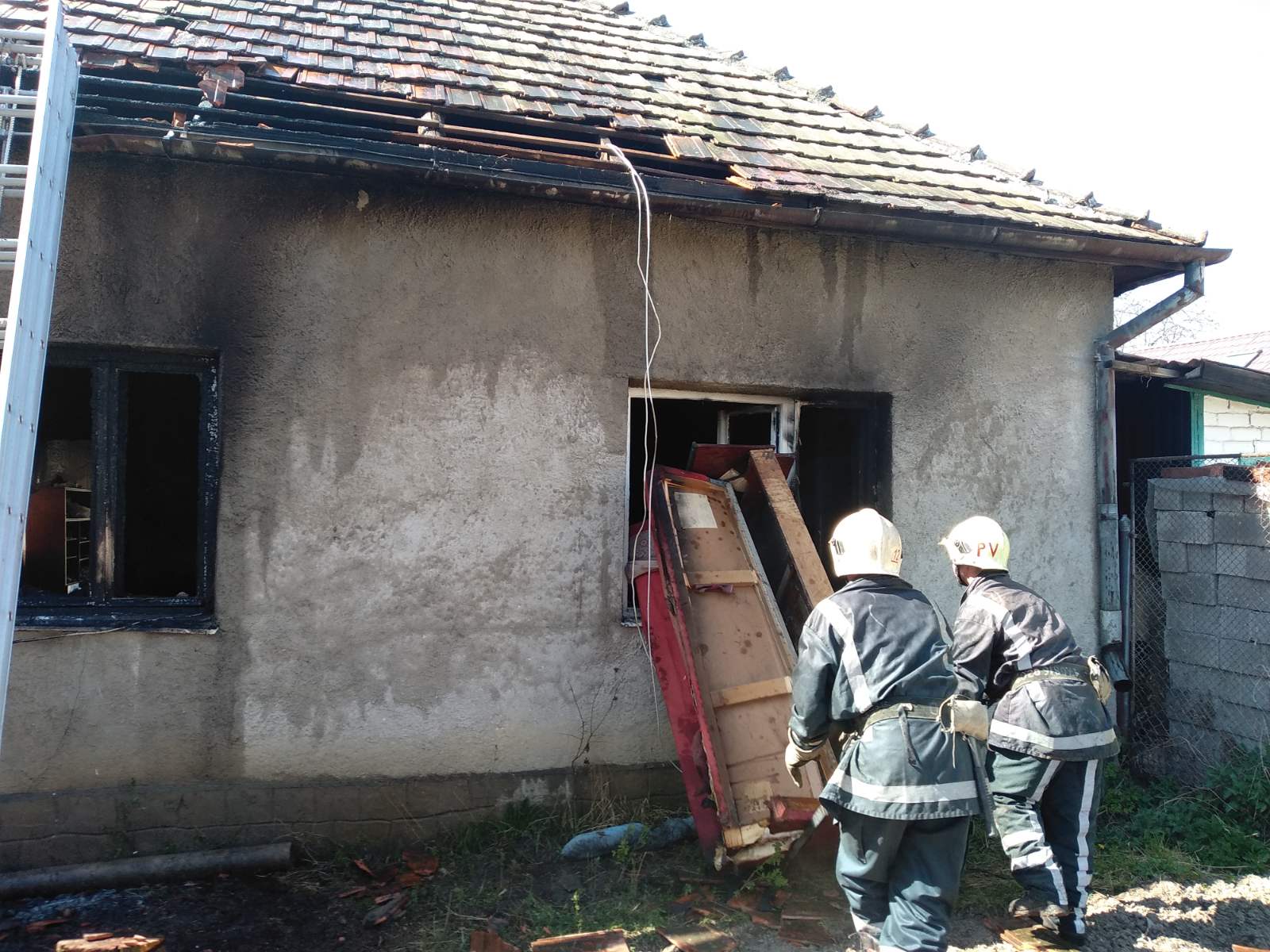 11 квітня о 14:30 до рятувальників Берегова надійшло повідомлення про пожежу в житловому будинку на вул. Калчеї, що у районному центрі. 