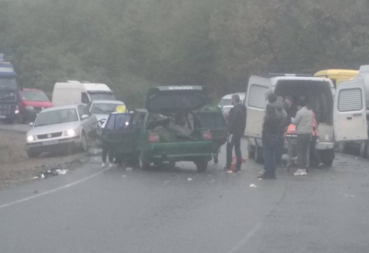 На выезде из Виноградова произошла авария.