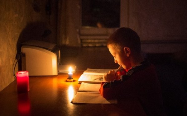 Міністр освіти і науки Сергій Шкарлет заявив, що відсутність світла не стала перешкодою для навчання. Адже вчителі вміють адаптовуватися до будь-яких викликів.