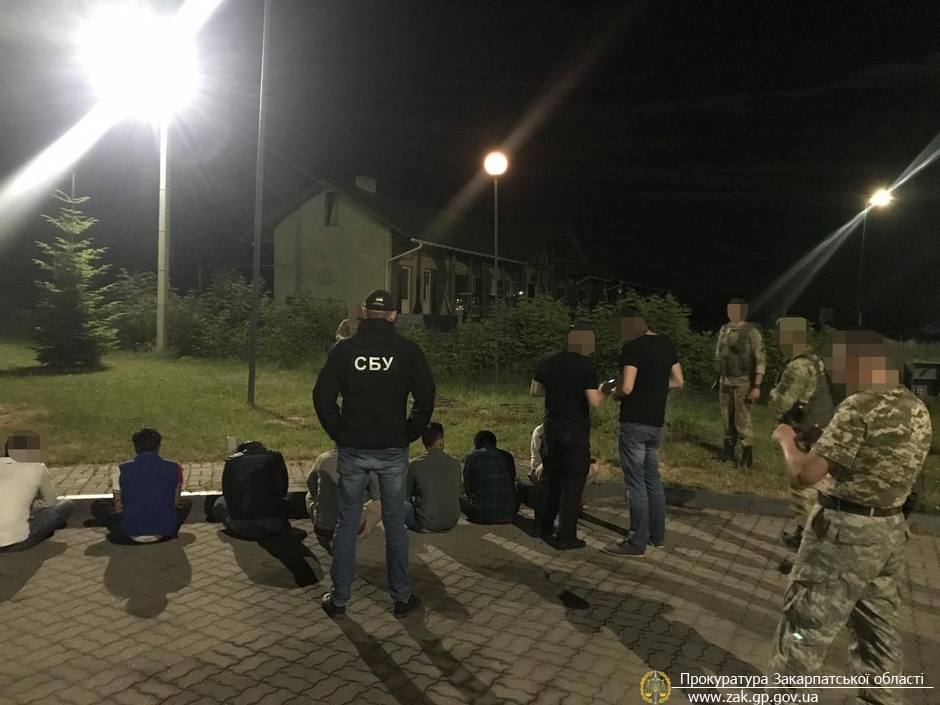 Прокуратура Закарпатської області зареєструвала кримінальне провадження за фактом спроби незаконного переправлення через державний кордон 6 осіб
