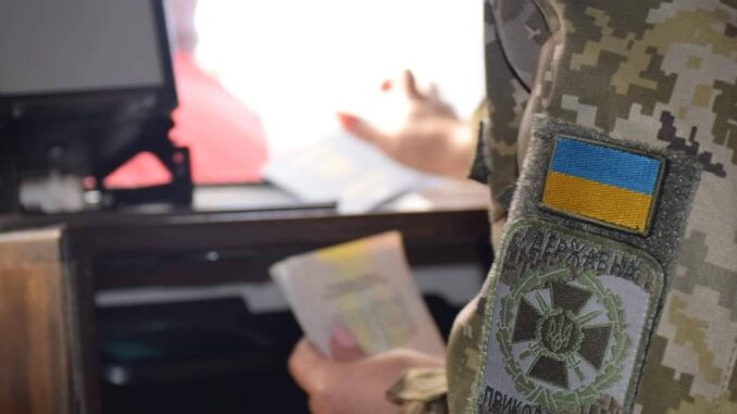 Вчора прикордонники  Мукачівського загону затримали громадянина України, який намагався в'їхати в Угорщину за підробленими документами.