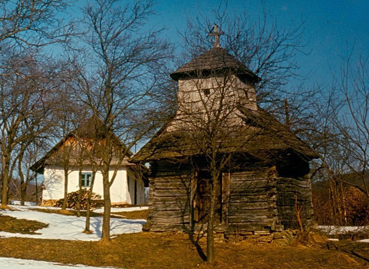 Село Свалявка розташоване у Перечинському районі. 
