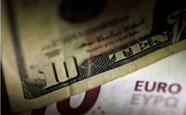Сьогодні учасники валютного аукціону на українському міжбанку подали 74 заявок на покупку долара і 86 — на продаж.