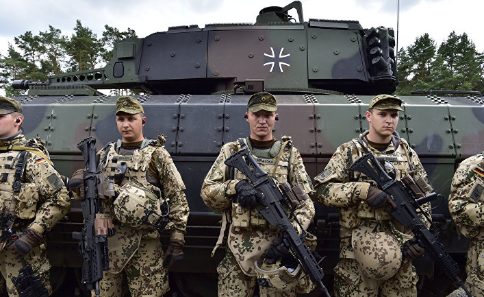 Було підтримано ініціативу Угорщини і Чехії щодо тіснішої військової співпраці країн Євросоюзу до створення спільних Збройних Сил, передає Deutsche Welle.