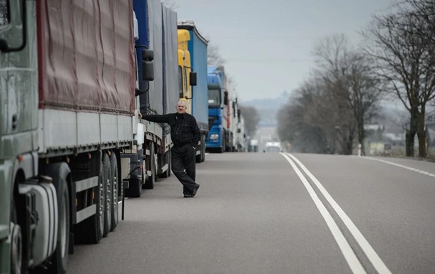 Словацькі автоперевізники заблокували 14 пунктів пропуску на кордоні чотирьох країн в якості протесту.