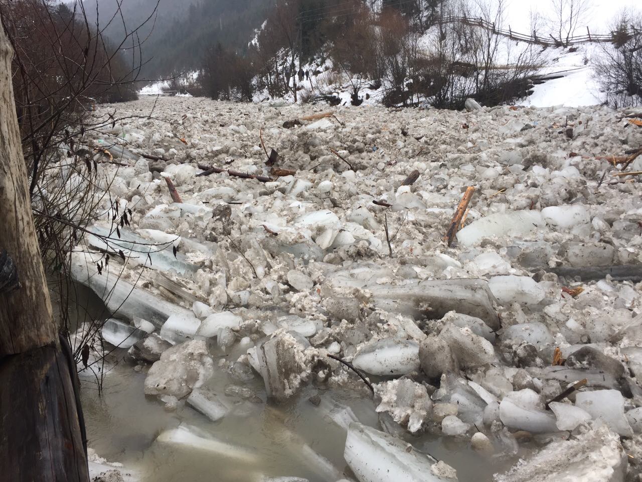 Станом на 11:00 п’ятниці, 3 лютого, найбільша напружена ситуація  з льодоходом склалася в долині Білої Тиси (Рахівський район). 