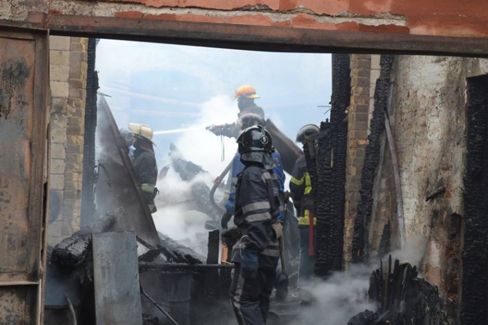 Від пожежі врятовано сусідню складську будівлю на суму 500000 грн.
