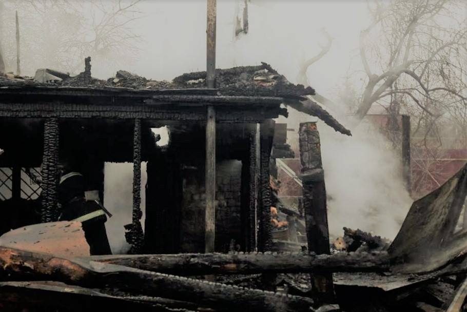 13 березня о 08:17 тячівським рятувальникам надійшло повідомлення про пожежу у житловому будинку на вулиці Заріка, що в селі Бедевля.
