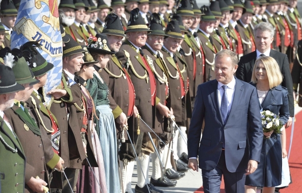 При цьому Туск підкреслив, що під час роботи саміту «Великої сімки» має намір отримати чітку політичну підтримку партнерів у питанні продовження санкцій проти Росії.
