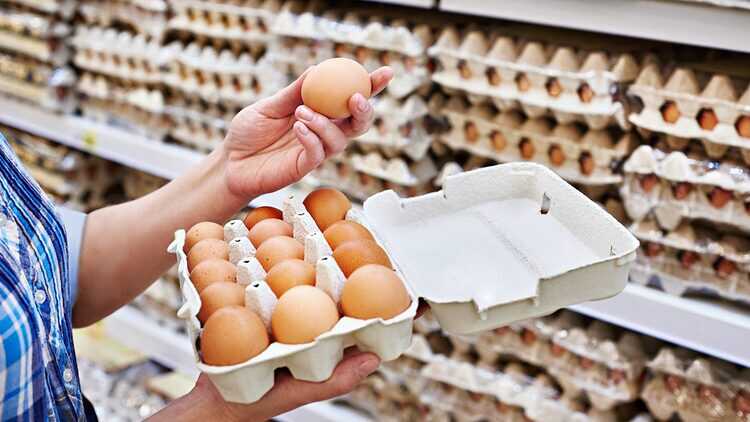 Ціни на продукти в Україні продовжують рости. Наприкінці серпня найбільше подорожчали яйця та цукор.