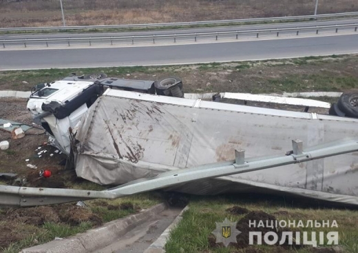 В пятницу, 20 марта произошла авария на автодороге “Киев–Чоп”, вблизи села Чишки, Пустомытовского района. 