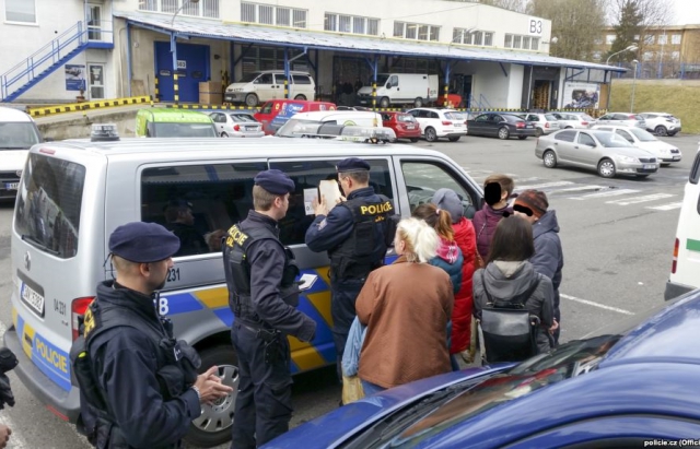 Незабаром владні структури Чехії відправлять додому близько 500 громадян України, які працюють в сусідній державі нелегально. 