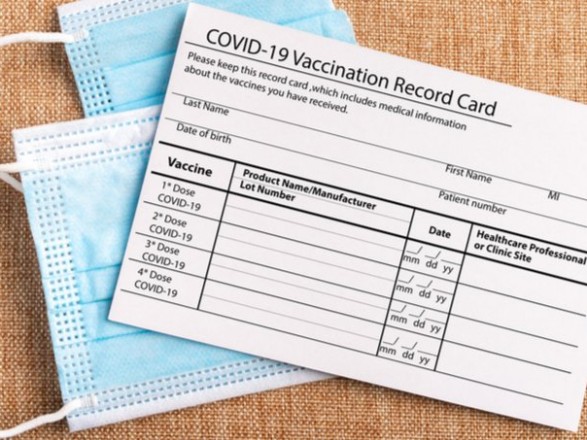 COVID-сертифікат - це цифровий документ, який буде підтверджувати статус громадянина про вакцинацію, негативний результат ПЛР-тестів і статус, що людина одужала від COVID-19.