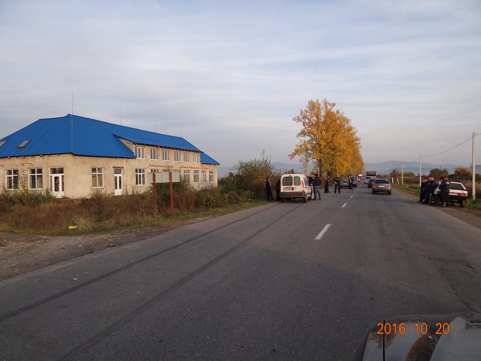 Вчора поблизу села Сільце, що на Іршавщині, водій «Renault KENGOO» не впорався з керуванням – і наїхав на 67-літнього велосипедиста. Внаслідок отриманих травм пенсіонер помер на місці.