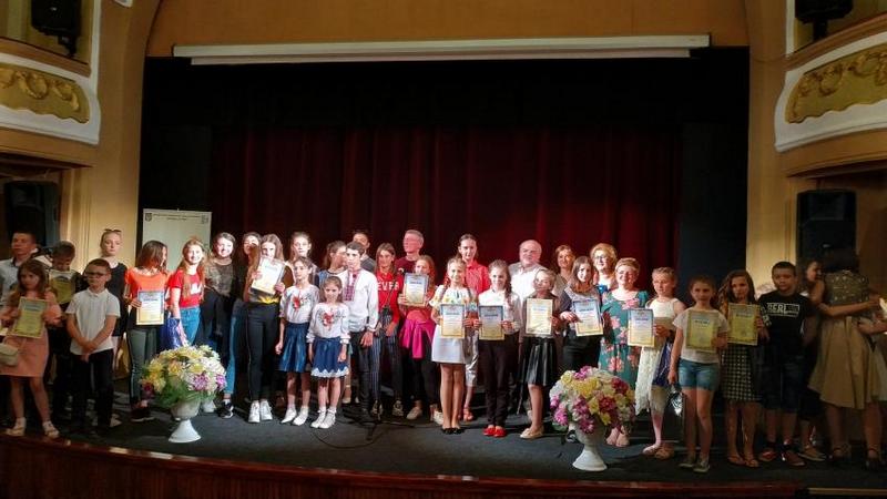  У залі Закарпатського академічного обласного театру ляльок «БАВКА» 5 червня відбувся ХVІ обласний конкурс-фестиваль «Таланти багатодітної родини».