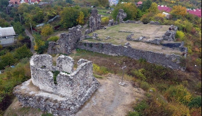 На баланс Закарпатської обласної ради перейшли чотири замки - в Середньому, Виноградові, Королеві та Квасові.