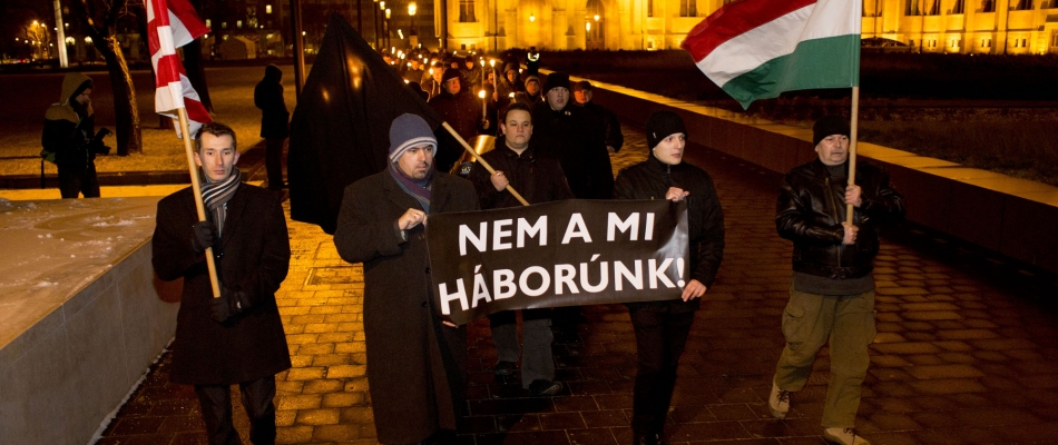 Угорська праворадикальна партія Йоббік разом з іншою організацією HVIM (Молодіжний рух 64 областей) організували у Будапешті смолоскипну ходу на знак протесту проти мобілізації закарпатських угорців.