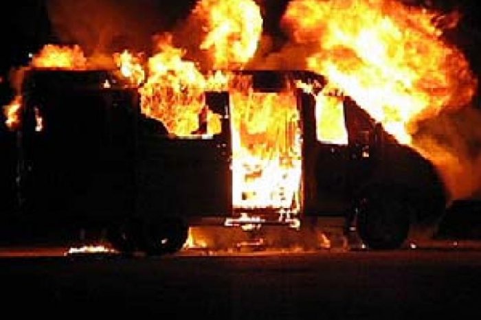 Унаслідок пожежі пошкоджено автомобіль, власник якого встановлюється, повідомляють в У ДСНС у Закарпатській області.
