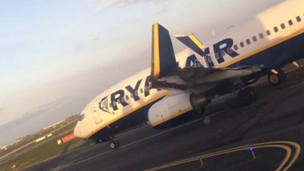 Два літаки ірландського лоукостера Ryanair не розминулись на злітній смузі дублінського аеропорту. Обійшлось без постраждалих.