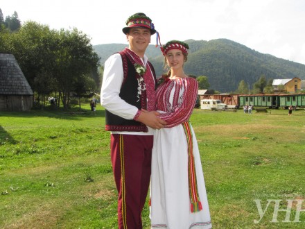 Весільний фестиваль на Закарпатті: героями стали реальні наречені