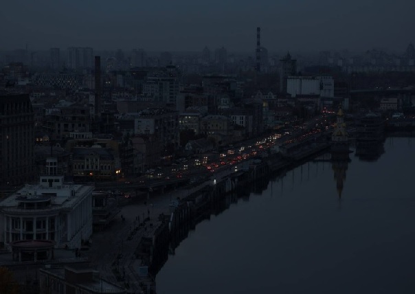 В Україні запроваджують більш тривалі екстрені відключення світла.