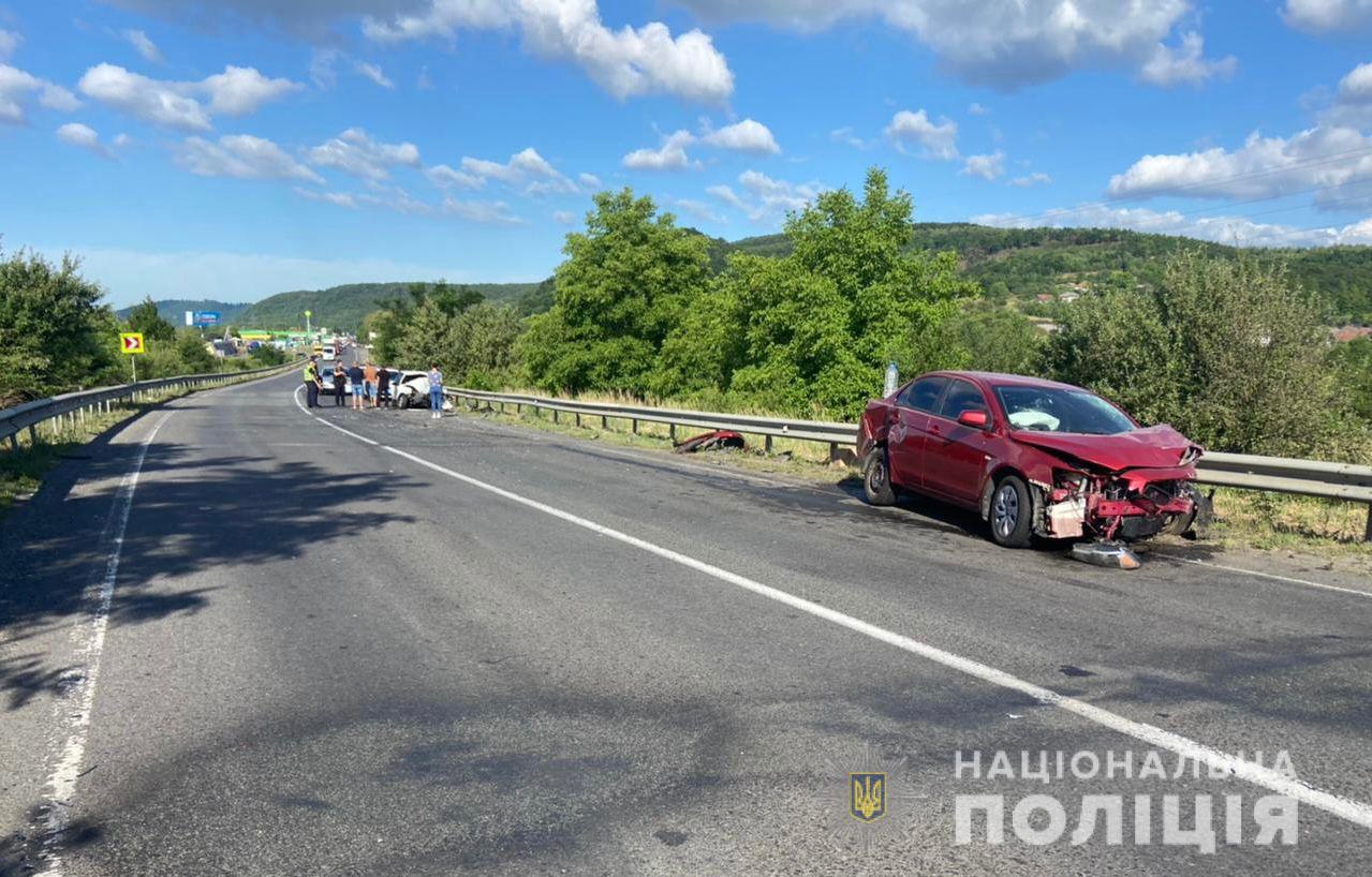 Сьогодні, 22 червня, на трасі Київ-Чоп неподалік селища Чинадієво трапилась дорожньо-транспортна пригода. Унаслідок якої загинув 42-річний чоловік.