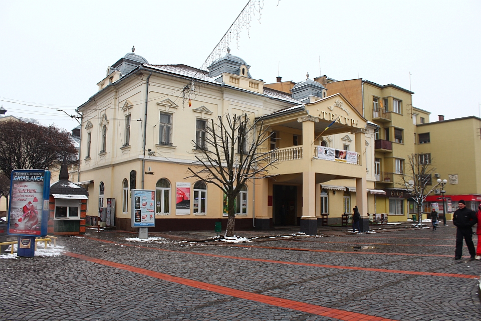 Сегодня депутаты городского совета приняли решение создать коммунальное учреждение - “Мукачевский драматический театр” (пл. Кирилла и Мефодия, 1).