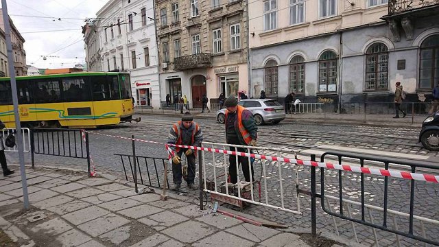 С понедельника во Львове будут закрыты все заведения торговли, кроме продуктовых, аптек и заправок.