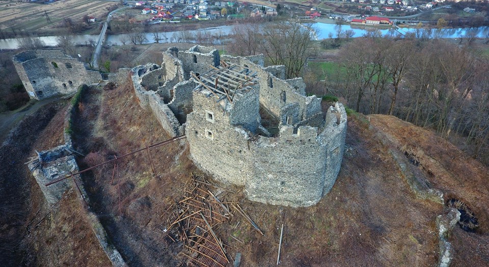 Обіцяють, що Невицький замок оновлять до кінця 2020-го. Згідно із проектом реконструкції, новий дах на історичній вежі слугуватиме оглядовим майданчиком.