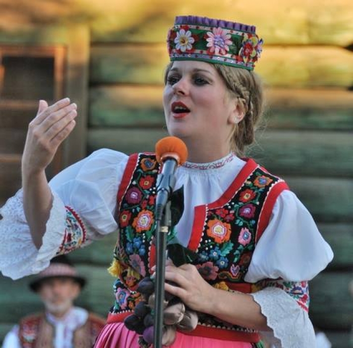 Закарпатська етно-співачка Мирослава Копинець вразила мережу новим відеороликом (ВІДЕО)