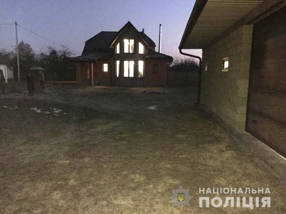 У Старому Селі Рокитнівського району на Рівненщині у власному дворі розстріляли 30-річного чоловіка. Убивство сталося 7 лютого близько 23:30.
